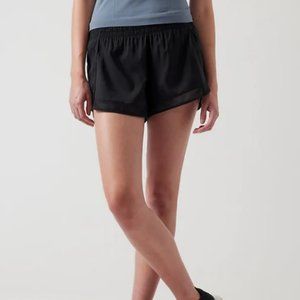 Athleta Mesh Racer Run Shorts 4" - Medium